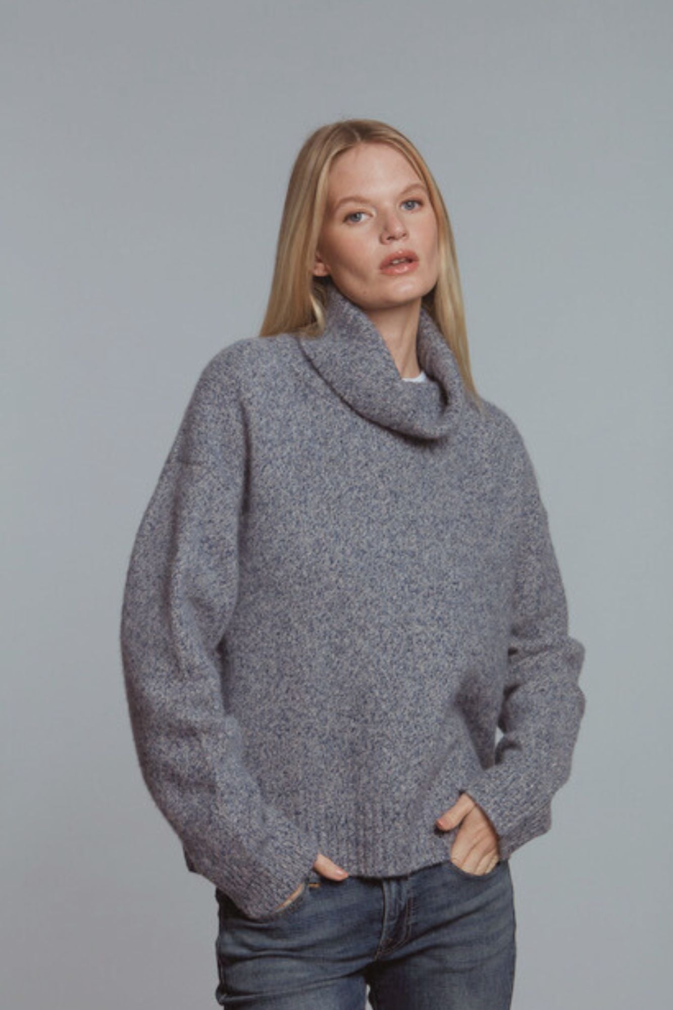 Hasson - Oversized Boxy Turtleneck