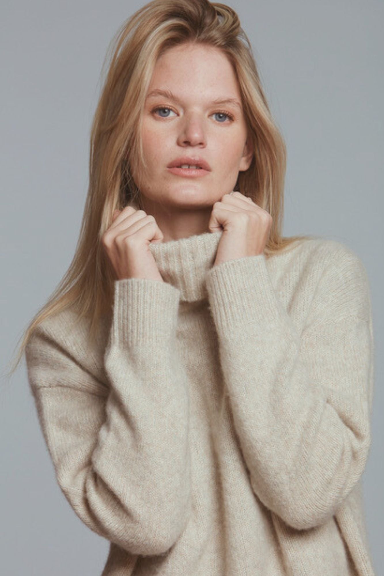 Hasson - Oversized Boxy Turtleneck