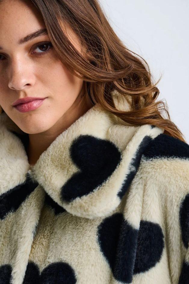 Lisa Todd - Love Shag Furry Heart Jacket - Cream/Black