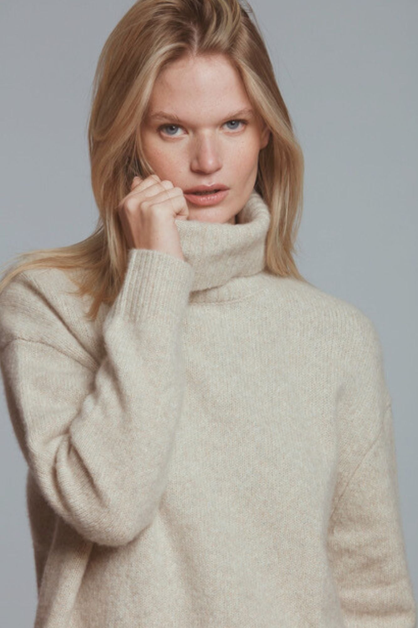 Hasson - Oversized Boxy Turtleneck