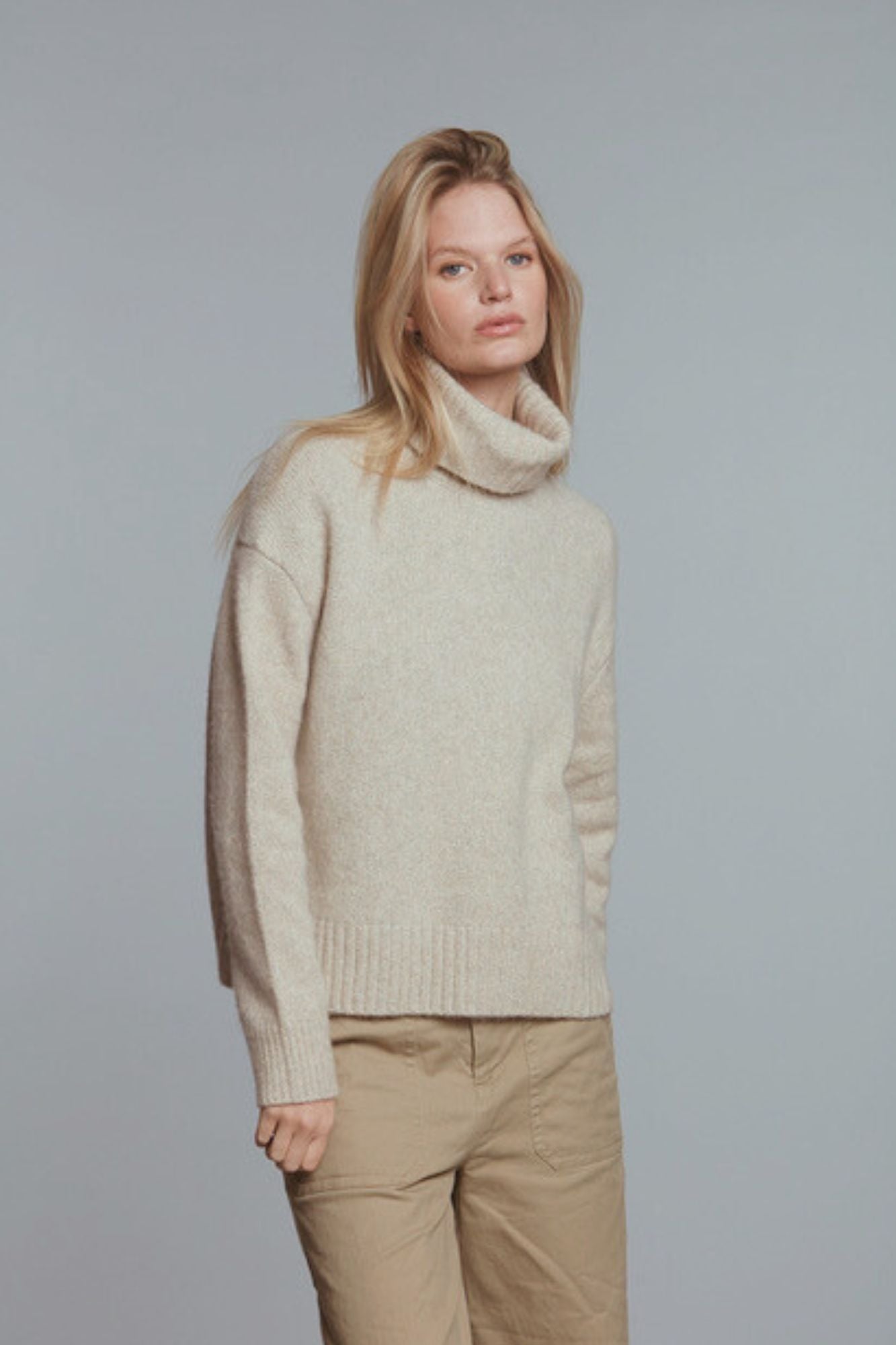 Hasson - Oversized Boxy Turtleneck