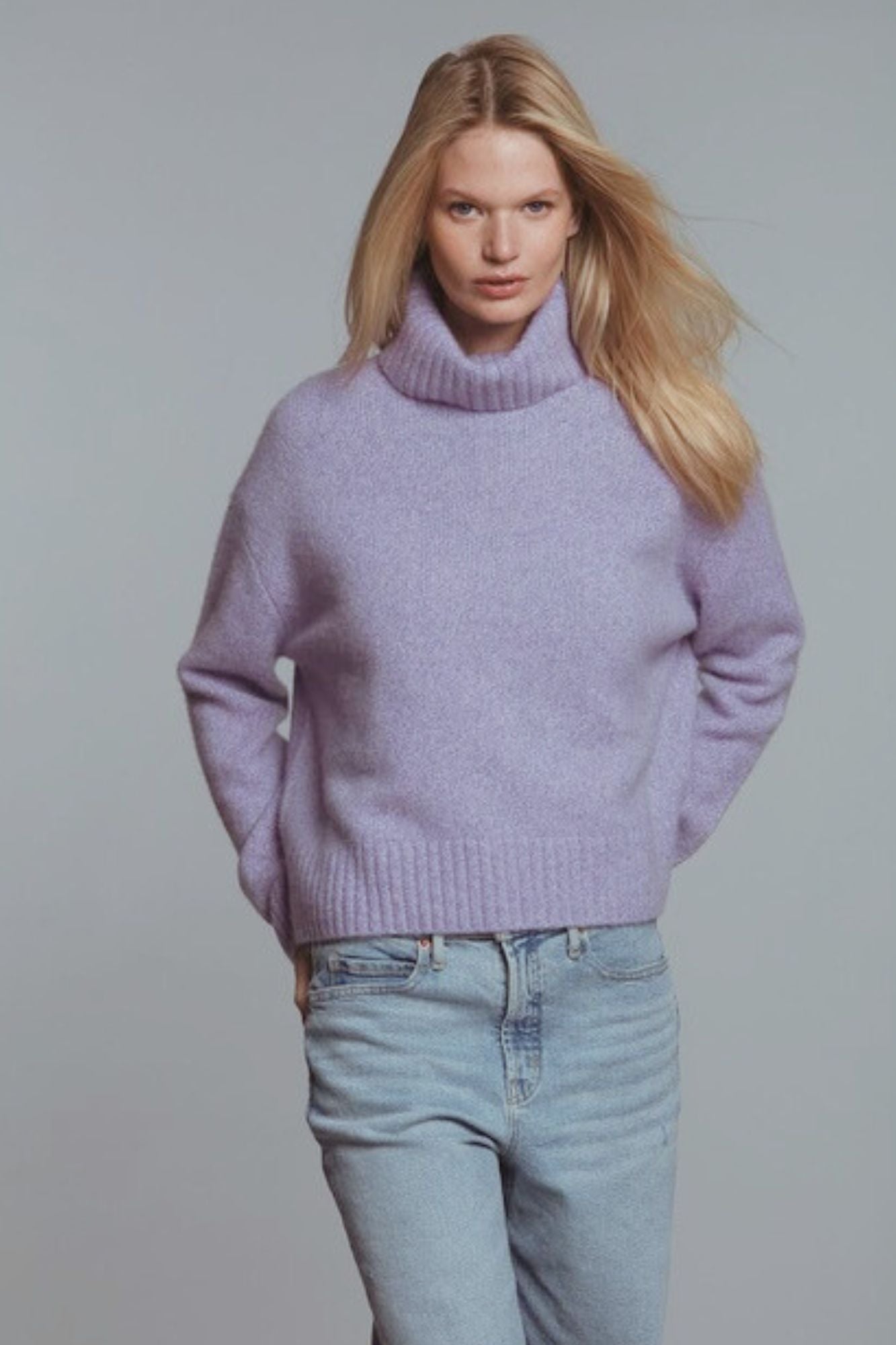 Hasson - Oversized Boxy Turtleneck