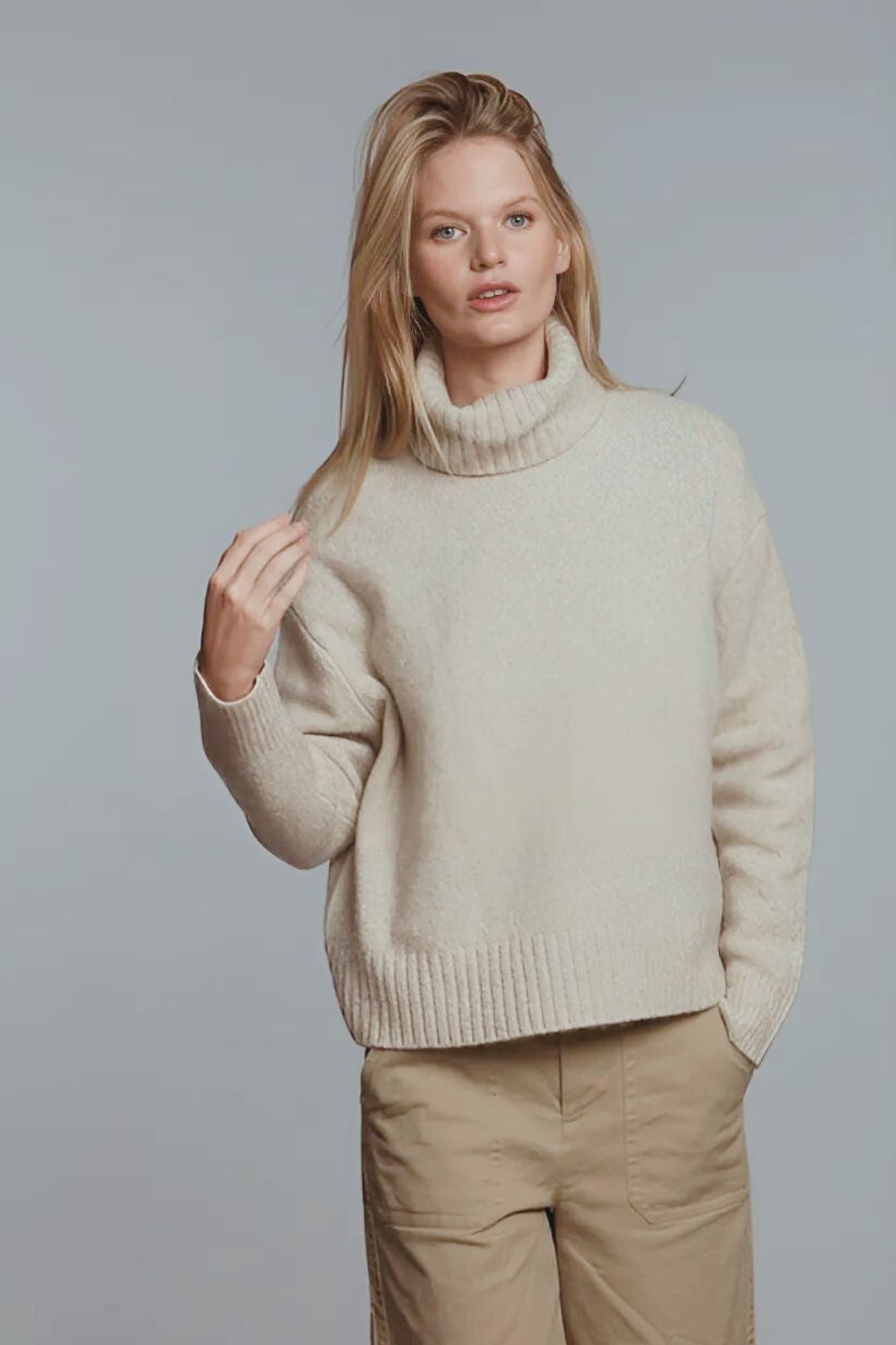 Hasson - Oversized Boxy Turtleneck