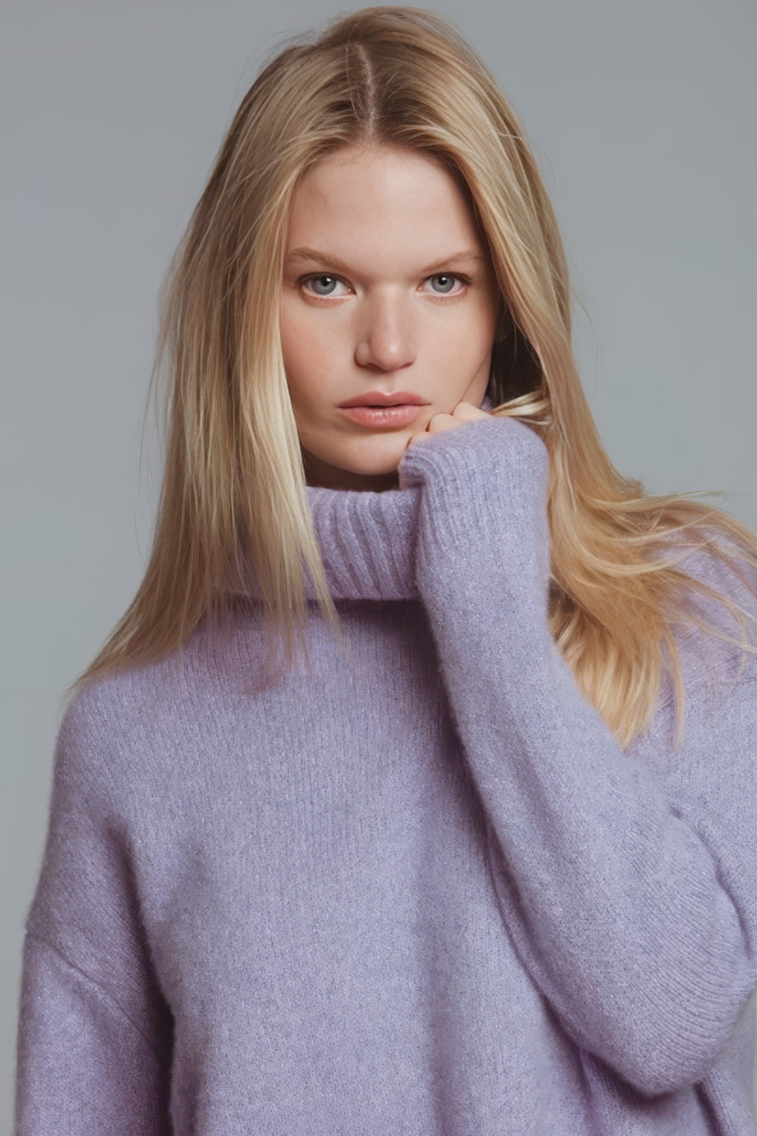 Hasson - Oversized Boxy Turtleneck